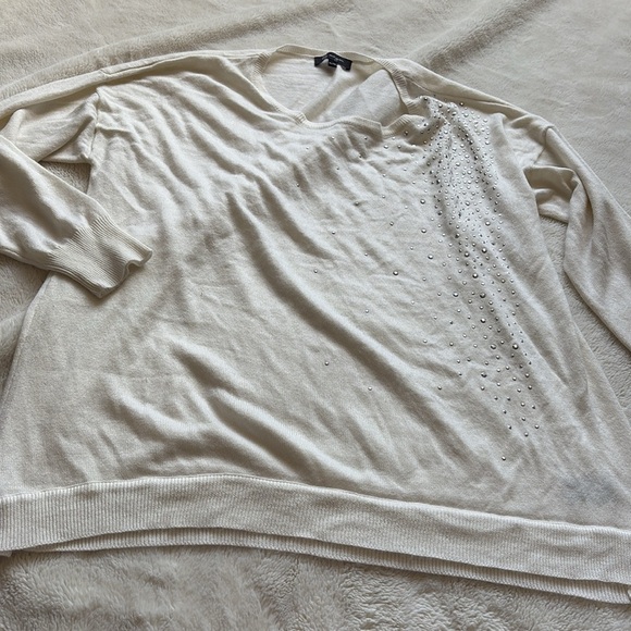 Lily Morgan Cozy Top – Size XL | Gentle Sparkle | Soft Glam | Metal Detail | - Picture 3 of 7